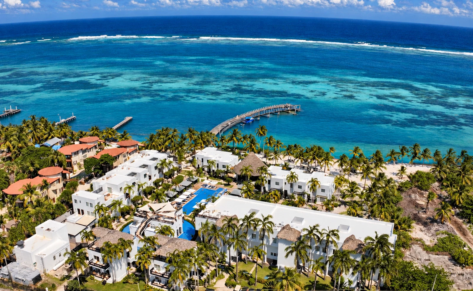 Las Terrazas Resort between palm trees and the turquoise Caribbean Sea